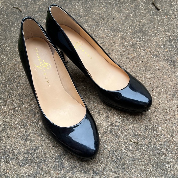 Ivanka Trump Shoes - 👗Ivanka Trump black pumps